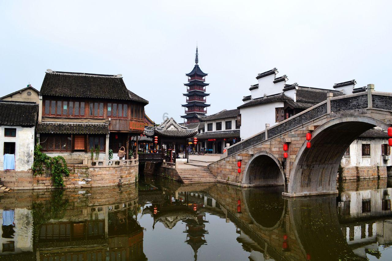 这支社区银发编织队 一钩一挑小技巧走向志愿服务大舞台！